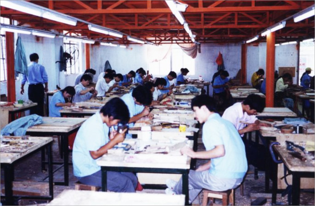 1995 At the beginning of 1995, Gainwell has been serving as an OEM factory mainly processing and producing various types of wooden furniture for foreign top brands